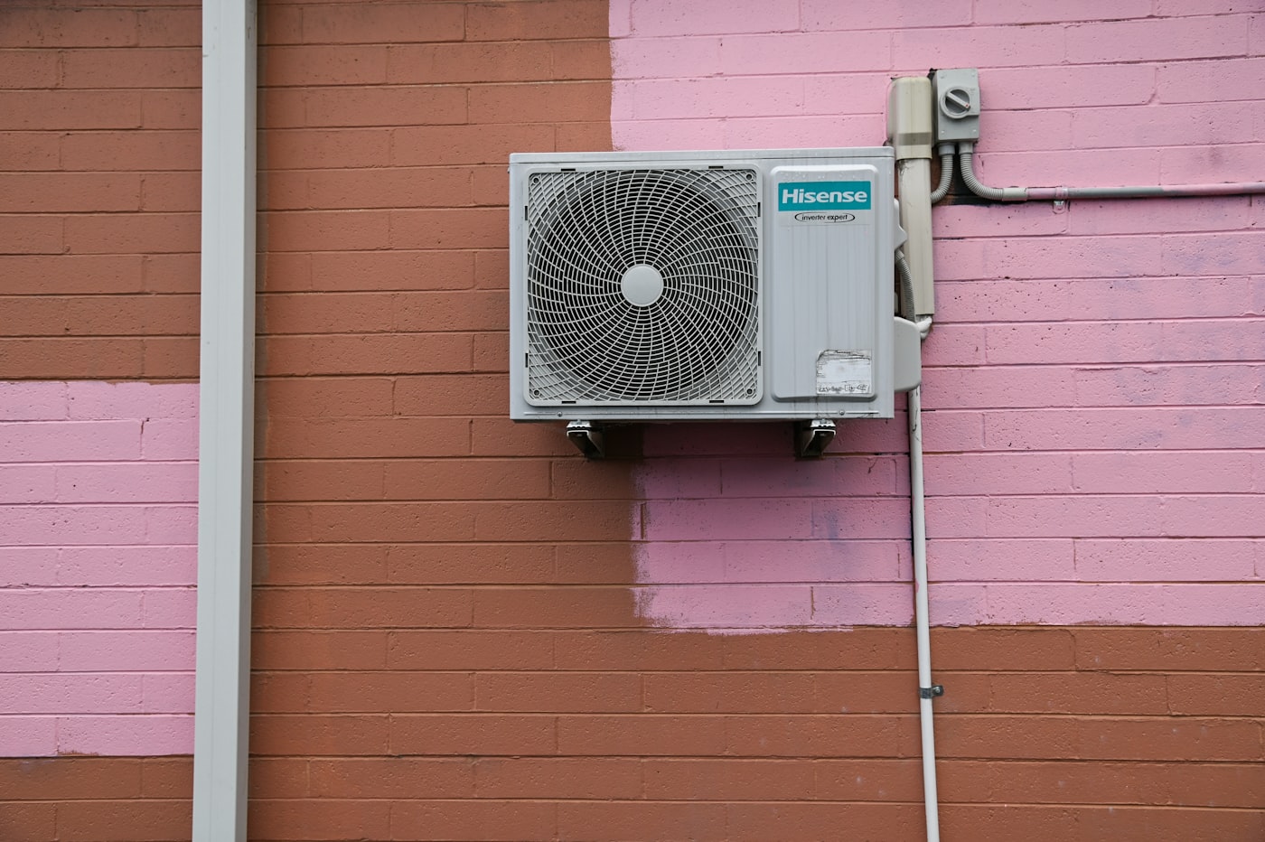 Cómo calcular las frigorías que necesitas Aire acondicionado instalado en la fachada de una vivienda